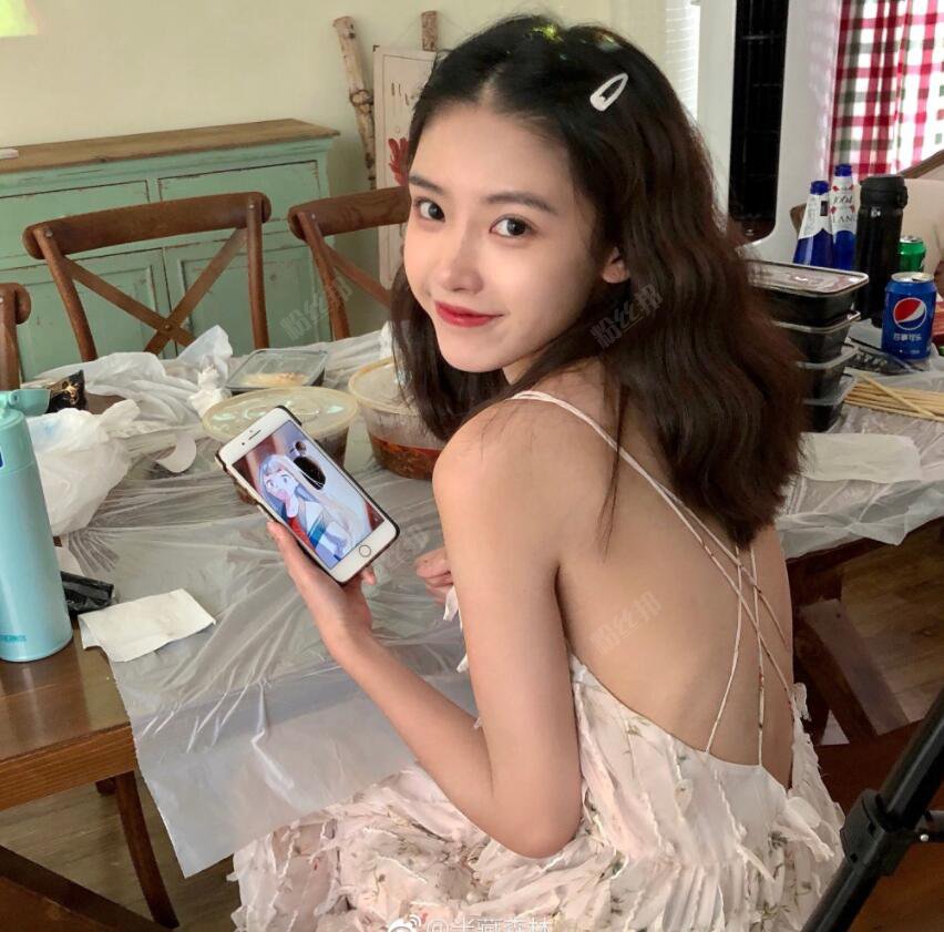 抖音半藏森林资料简介，微博网红AJ女孩福利生活照写真图片