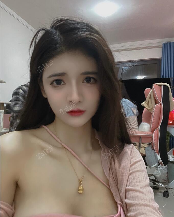 Tiktok狗头Laurie的726个视频事件被前男性twitter发布的大量标准福利照片曝光