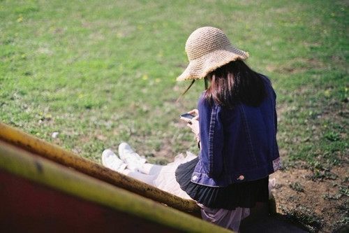 快手张二嫂机场撩空姐被误会 女孩用对讲机呼叫机场警察求助